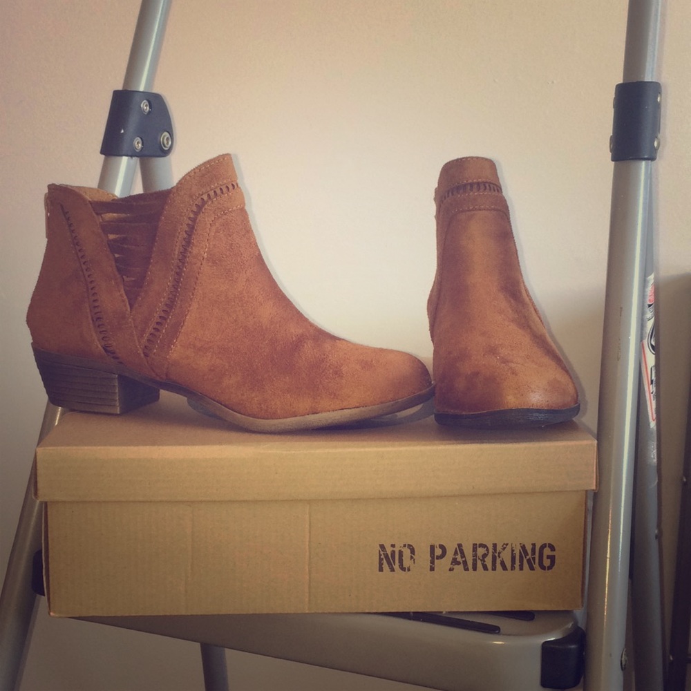 NO PARKING BRAND - Short Boots